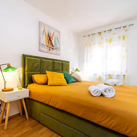 Moderne Nekic Im Zentrum Von Apartamento Posedarje