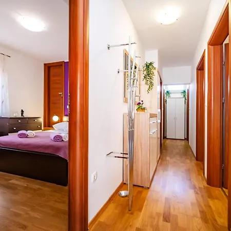 Moderne Nekic Im Zentrum Von *